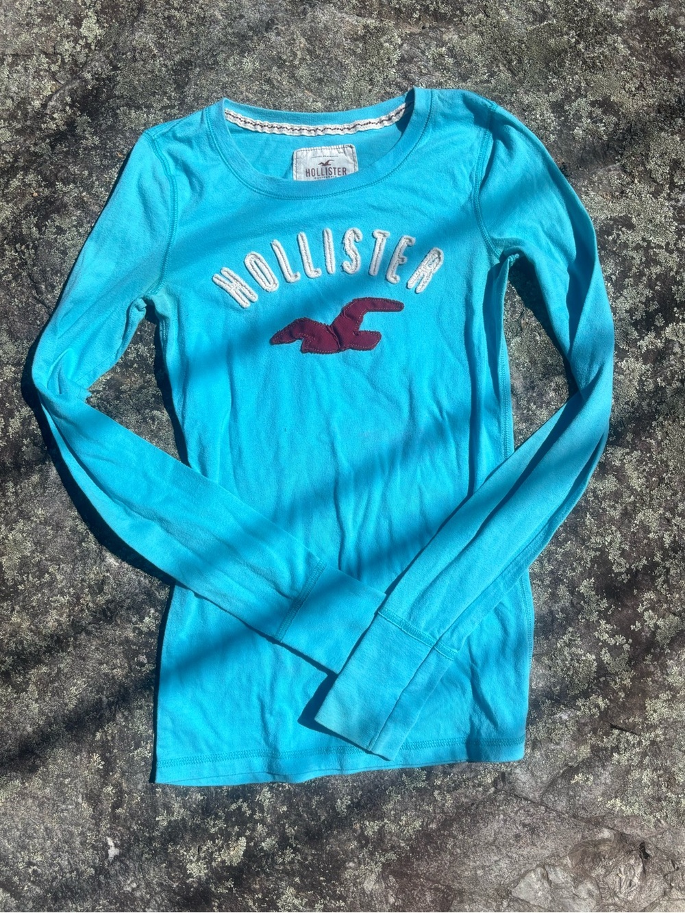 Vintage Hollister Long Sleeve fitted Henley Blue Tee embroidered brand logo